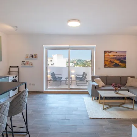 Modern Penthouse With Sea & Valletta View شقة *